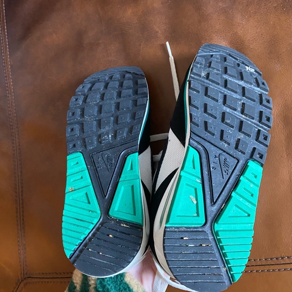 Nike womens air max. - Picture 3 of 4